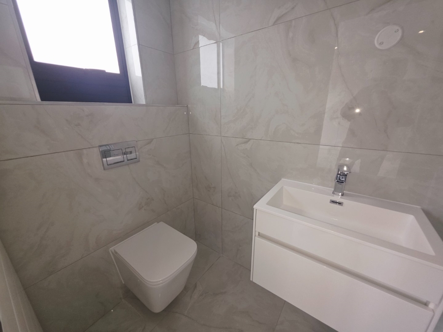 5 Bedroom Property for Sale in Sandown Western Cape